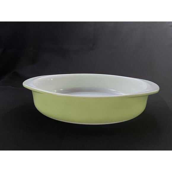 Vintage Pyrex 227 Lime Green Milk Glass Bakeware Casserole Dish 8" - Picture 2 of 10